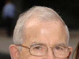 							                                Donald Newhouse arrives at an event in New York, June 5, 2008. 					